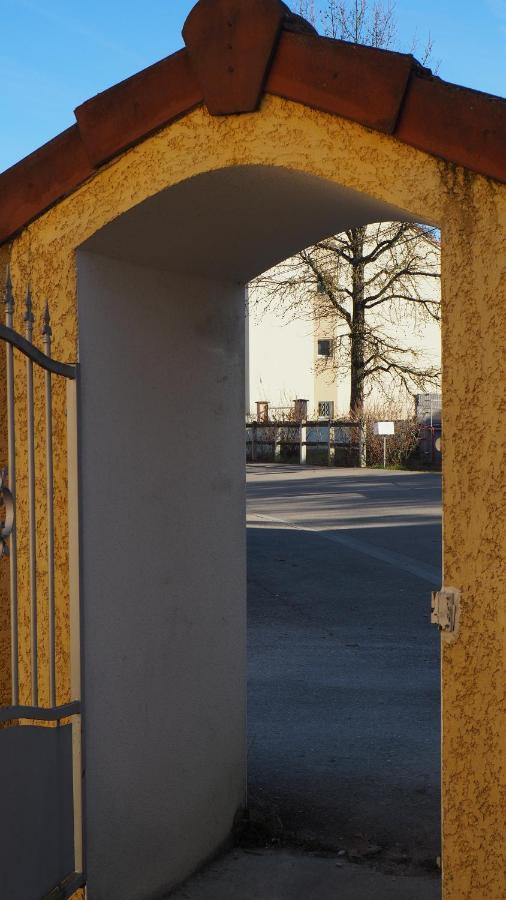 Le Logis De La Garenne Hotel Morestel Kültér fotó